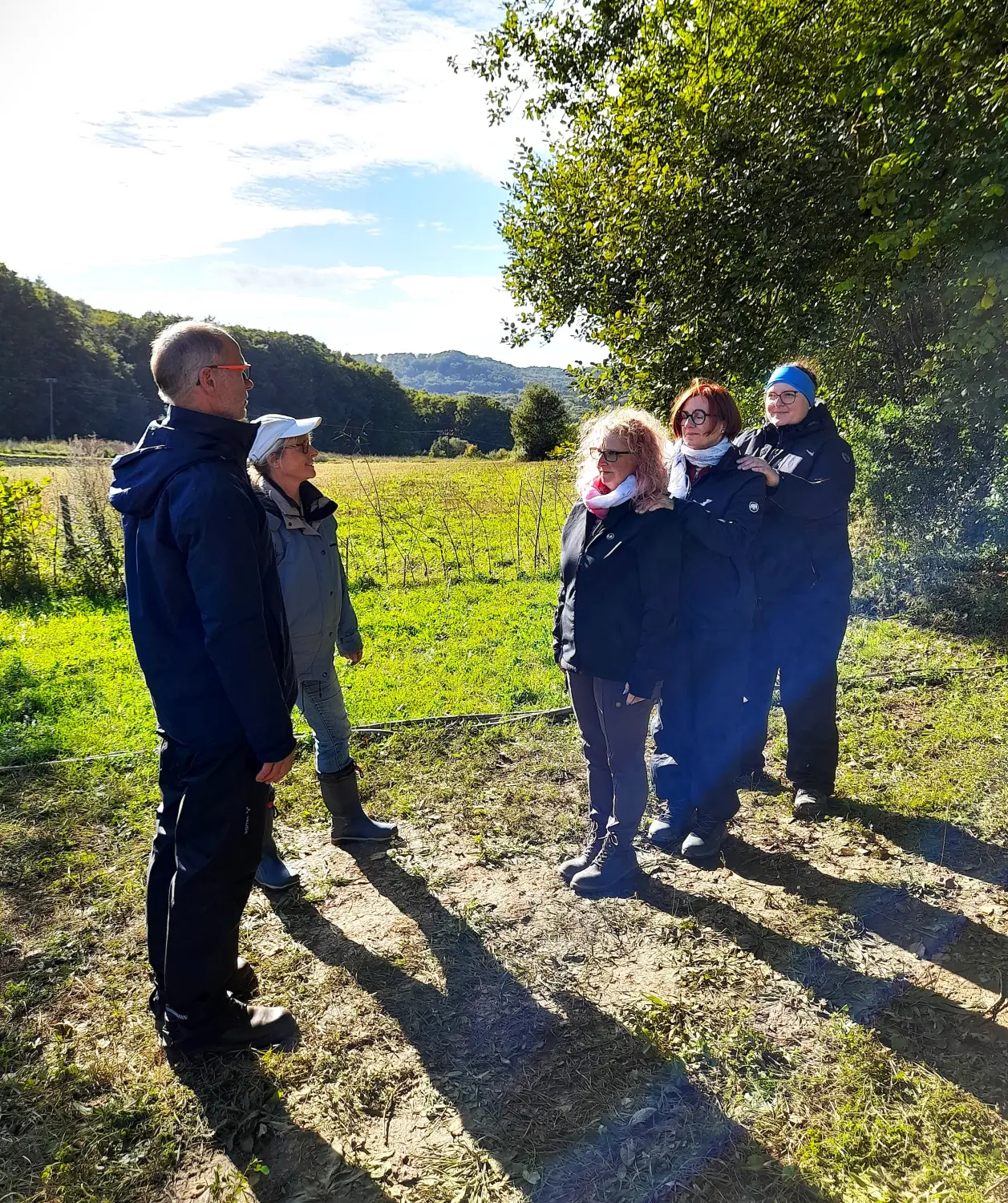 InBalance- Frau mit Trommel und andere mit Dampfanlage